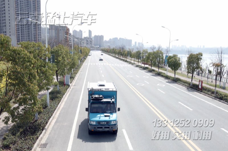 依維柯房車,四驅(qū)越野房車,自行式房車,房車露營,定制款房車,房車設(shè)計,房車改裝