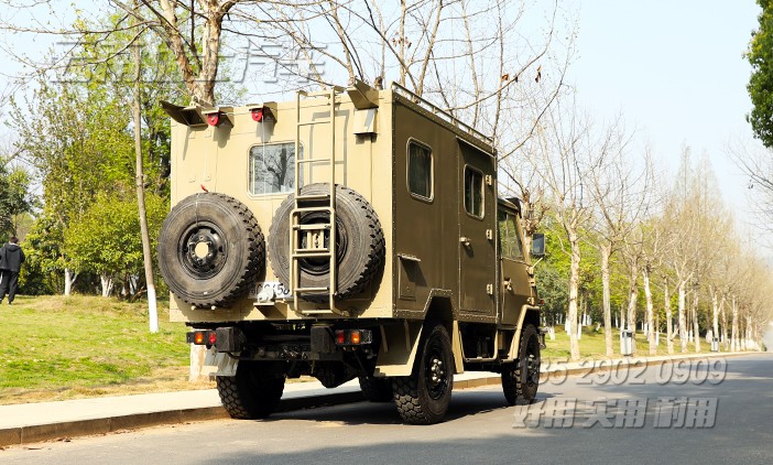 依維柯2046,越野型旅居房車,移動(dòng)辦公車,房車定制改裝,戶外辦公室