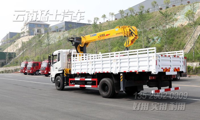 徐工10噸隨車吊,隨車吊改裝廠家,四節(jié)臂直臂吊,東風(fēng)底盤隨車吊,SQ10SK3Q隨車起重運(yùn)輸車,10噸四節(jié)臂吊機(jī)