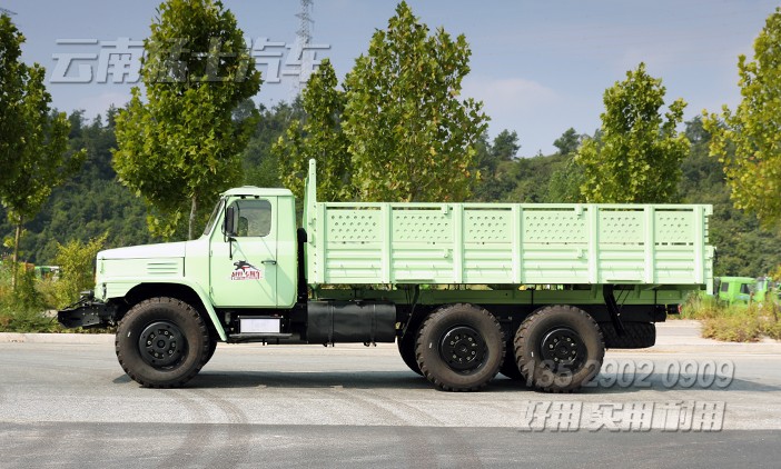 東風(fēng)245,六驅(qū)長頭運(yùn)輸車,6x6越野卡車,東風(fēng)經(jīng)典老車,EQ2100出口直銷,加強(qiáng)型長頭卡車